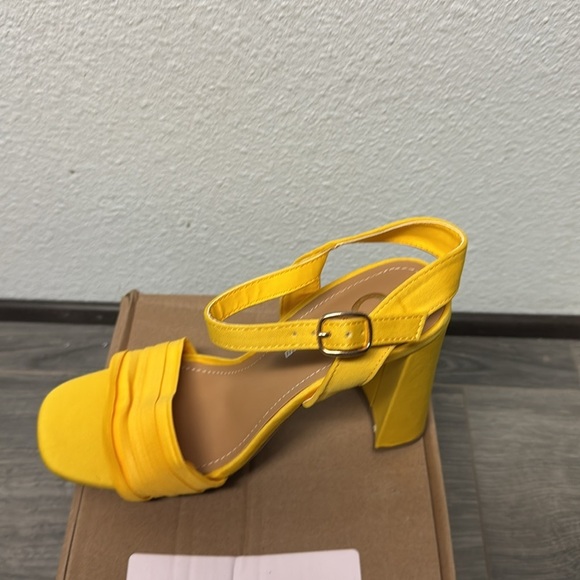 Journee Collection Womens Skiler Tru Comfort Foam Open Square Toe Block Heel - Picture 6 of 7